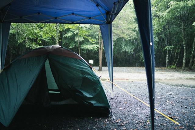 雨の日にあると便利なキャンプ道具 日本生まれの最高品質アウトドアブランド Dalaca