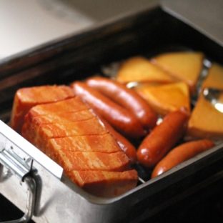 意外と簡単!!キャンプで燻製をやってみる
